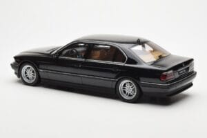 BMW 750iL E38 Črn Otto 1:18 OT609 Smola – slika 5 od 6