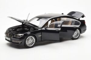 BMW 750Li F02 Facelift Carbon Črn Kyosho 1:18 08784BK Kovina – slika 2 od 8