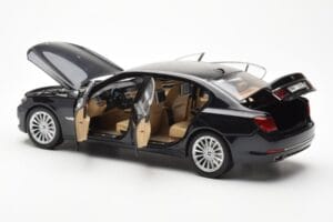 BMW 750Li F02 Facelift Carbon Črn Kyosho 1:18 08784BK Kovina – slika 5 od 8