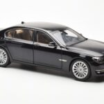 BMW 750Li F02 Facelift Carbon Črn Kyosho 1:18 - image 6 of 8