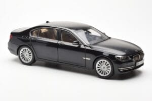 BMW 750Li F02 Facelift Carbon Črn Kyosho 1:18 08784BK Kovina – slika 6 od 8