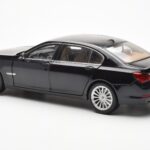 BMW 750Li F02 Facelift Carbon Črn Kyosho 1:18 - image 7 of 8