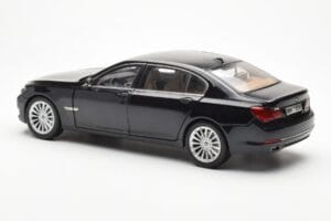 BMW 750Li F02 Facelift Carbon Črn Kyosho 1:18 08784BK Kovina – slika 7 od 8