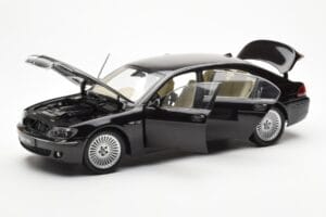 BMW 760Li E66 Črn Kyosho 1:18 08572BK Kovina – slika 2 od 9