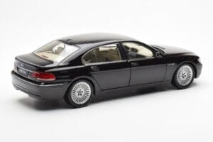 BMW 760Li E66 Črn Kyosho 1:18 08572BK Kovina – slika 3 od 9