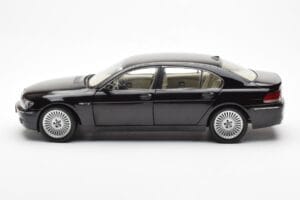 BMW 760Li E66 Črn Kyosho 1:18 08572BK Kovina – slika 4 od 9