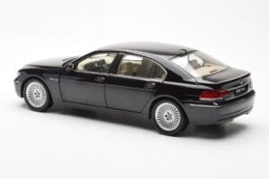 BMW 760Li E66 Črn Kyosho 1:18 08572BK Kovina – slika 7 od 9