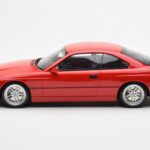 BMW 850 CSi E31 Rdeč Otto 1:18 - image 3 of 6