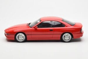 BMW 850 CSi E31 Rdeč Otto 1:18 OT158 Smola – slika 3 od 6