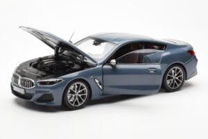 BMW 850i G15 Barcelona Blue Metallic Norev 1:18 80432450995 Kovina – slika 2 od 8