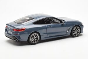 BMW 850i G15 Barcelona Blue Metallic Norev 1:18 80432450995 Kovina – slika 3 od 8