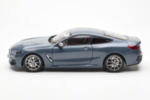 BMW 850i G15 Barcelona Blue Metallic Norev 1:18 80432450995 Kovina – slika 4 od 8