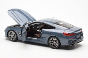 BMW 850i G15 Barcelona Blue Metallic Norev 1:18 80432450995 Kovina – slika 5 od 8