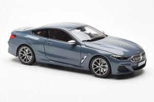 BMW 850i G15 Barcelona Blue Metallic Norev 1:18 80432450995 Kovina – slika 6 od 8