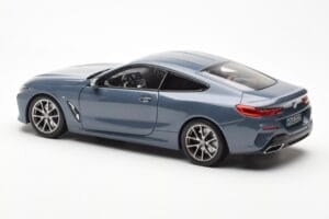 BMW 850i G15 Barcelona Blue Metallic Norev 1:18 80432450995 Kovina – slika 7 od 8