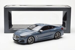BMW 850i G15 Barcelona Blue Metallic Norev 1:18 80432450995 Kovina – slika 8 od 8