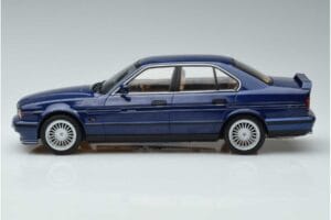 BMW Alpina B10 4.6 E34 Moder MCG 1:18 MCG18230 Kovina – slika 3 od 6