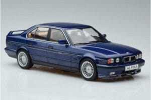 BMW Alpina B10 4.6 E34 Moder MCG 1:18 MCG18230 Kovina – slika 4 od 6