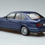 BMW Alpina B10 4.6 E34 Moder MCG 1:18 MCG18230 Kovina - image 5 of 6