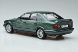 BMW Alpina B10 4.6 E34 Zelen MCG 1:18 MCG18229 Kovina – slika 5 od 6