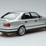 BMW Alpina B10 4.6 E34 Srebrn MCG 1:18 MCG18231 Kovina - image 2 of 5