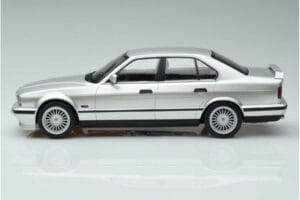 BMW Alpina B10 4.6 E34 Srebrn MCG 1:18 MCG18231 Kovina – slika 3 od 5