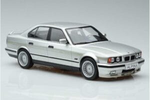 BMW Alpina B10 4.6 E34 Srebrn MCG 1:18 MCG18231 Kovina – slika 4 od 5