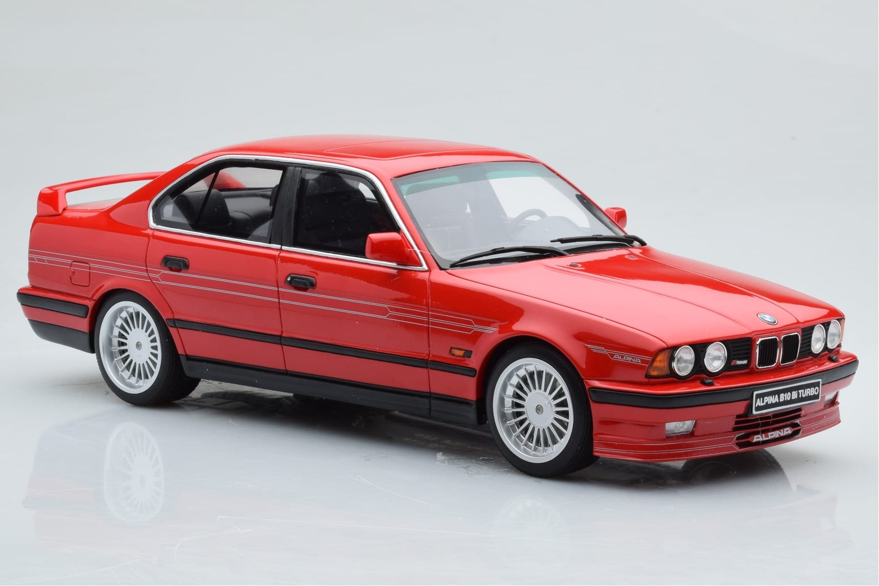 BMW Alpina B10 E34 Biturbo Rdeč Otto 1:18 OT648 Smola – slika 4 od 6