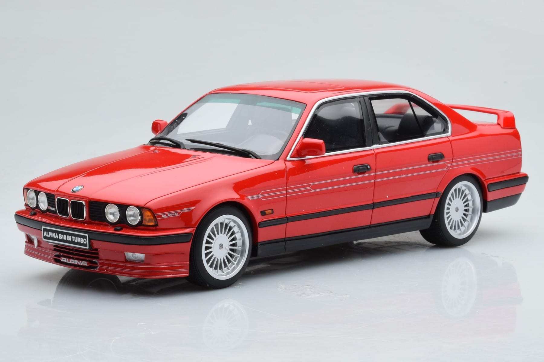 BMW Alpina B10 E34 Biturbo Rdeč Otto 1:18 OT648 Smola