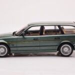 BMW Alpina B10 E34 Touring Temno Zelena MCG 1:18 - image 3 of 6