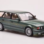 BMW Alpina B10 E34 Touring Temno Zelena MCG 1:18 - image 4 of 6