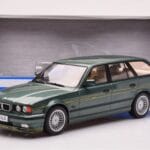 BMW Alpina B10 E34 Touring Temno Zelena MCG 1:18 - image 6 of 6