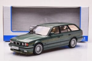 BMW Alpina B10 E34 Touring Temno Zelena MCG 1:18 MCG18331 Kovina – slika 6 od 6
