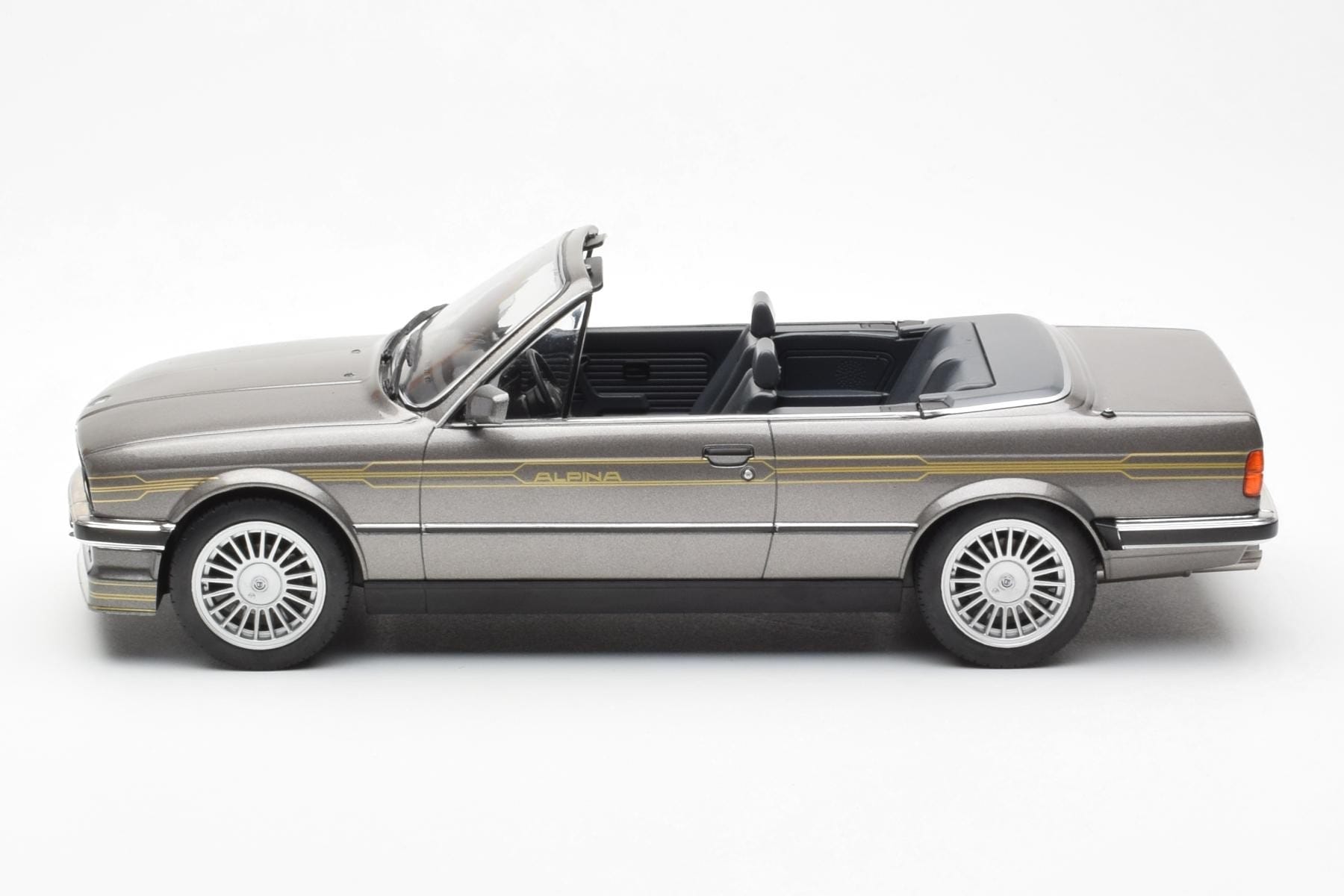 BMW Alpina C2 2.7 E30 Kabriolet Siva MCG 1:18 MCG18384 Kovina – slika 3 od 5