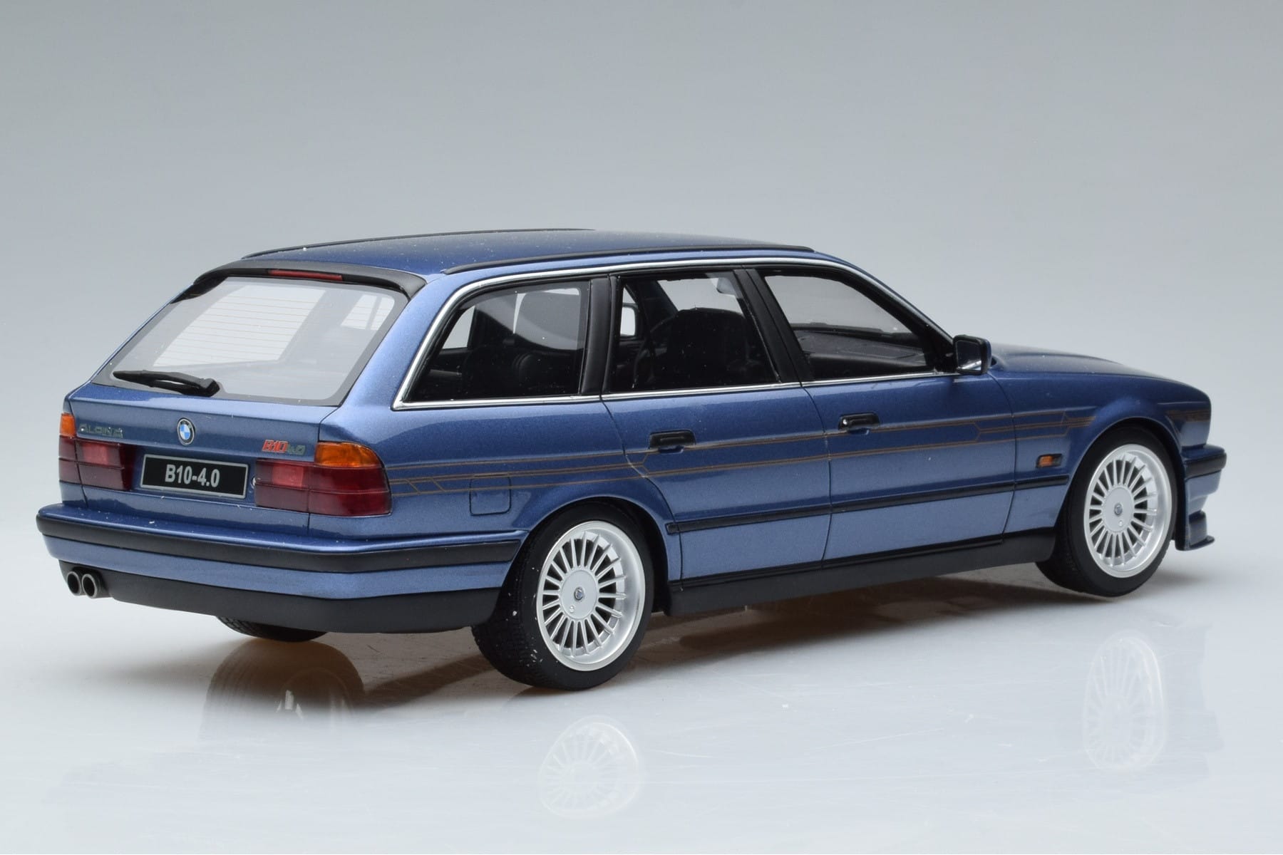 BMW Alpina B10 E34 4.0 Touring Moder Otto 1:18 OT944 Smola – slika 2 od 6