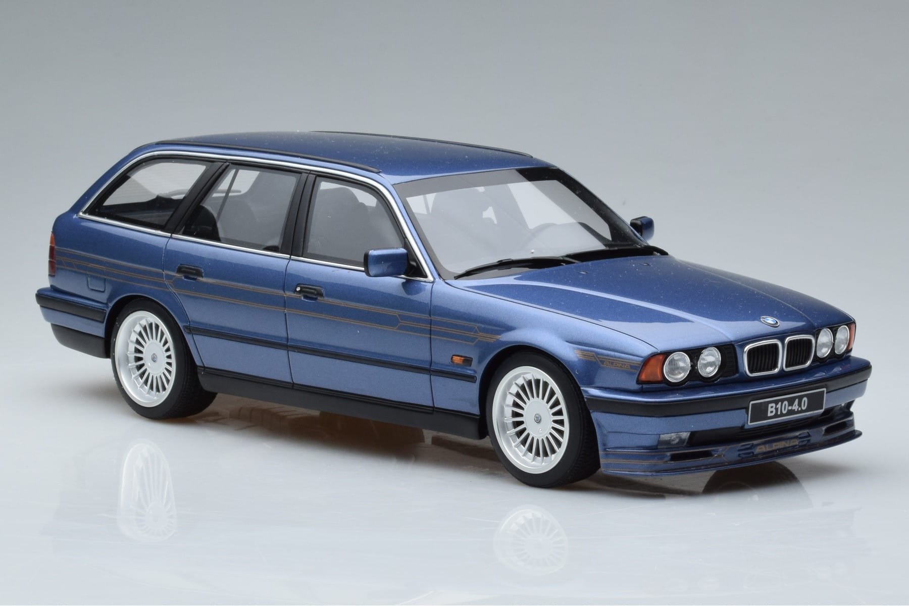 BMW Alpina B10 E34 4.0 Touring Moder Otto 1:18 OT944 Smola – slika 4 od 6