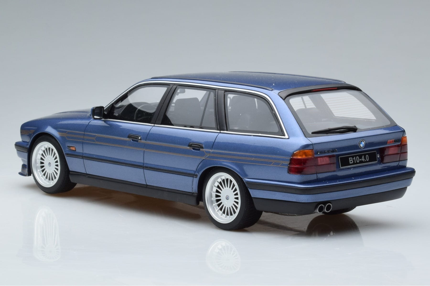 BMW Alpina B10 E34 4.0 Touring Moder Otto 1:18 OT944 Smola – slika 5 od 6