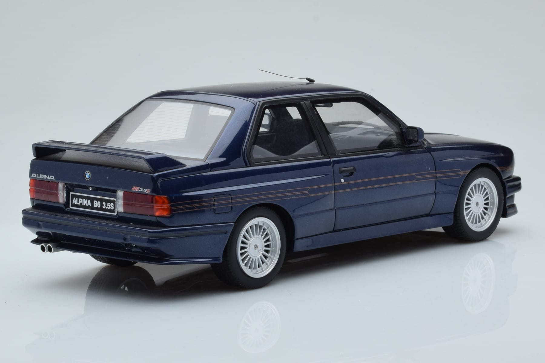 BMW Alpina B6 E30 3.5S Moder Otto 1:18 OT141 Smola – slika 2 od 6