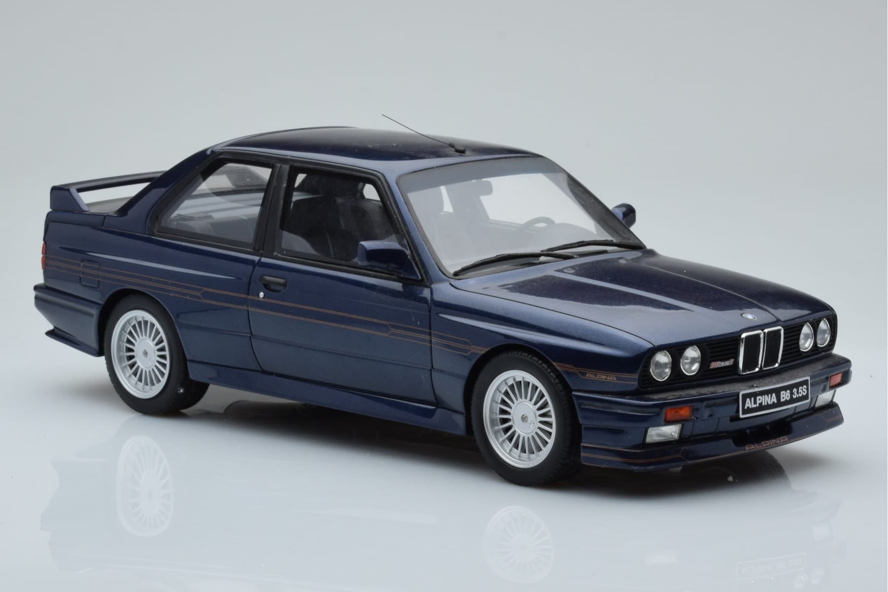 BMW Alpina B6 E30 3.5S Moder Otto 1:18 OT141 Smola – slika 4 od 6