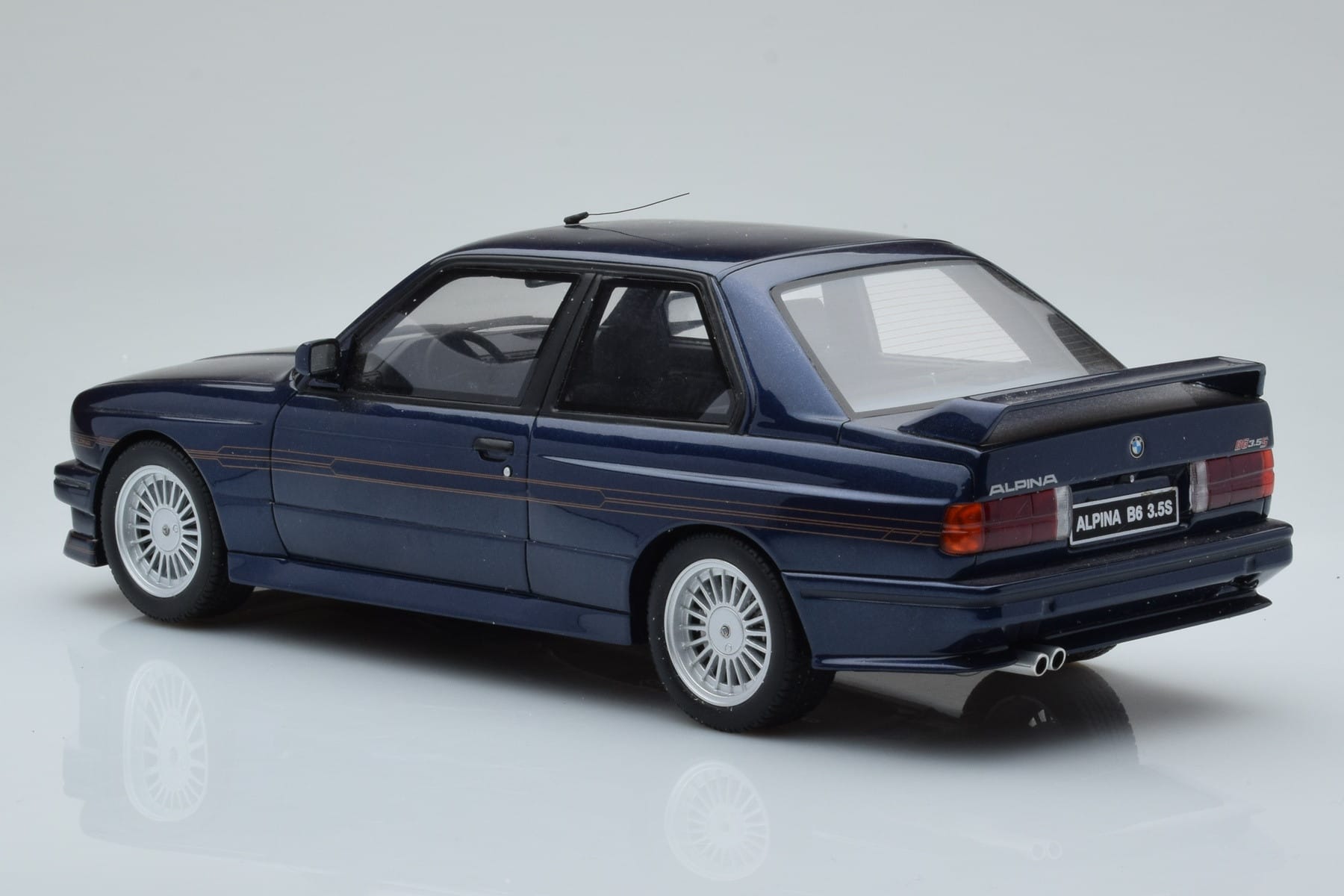 BMW Alpina B6 E30 3.5S Moder Otto 1:18 OT141 Smola – slika 5 od 6