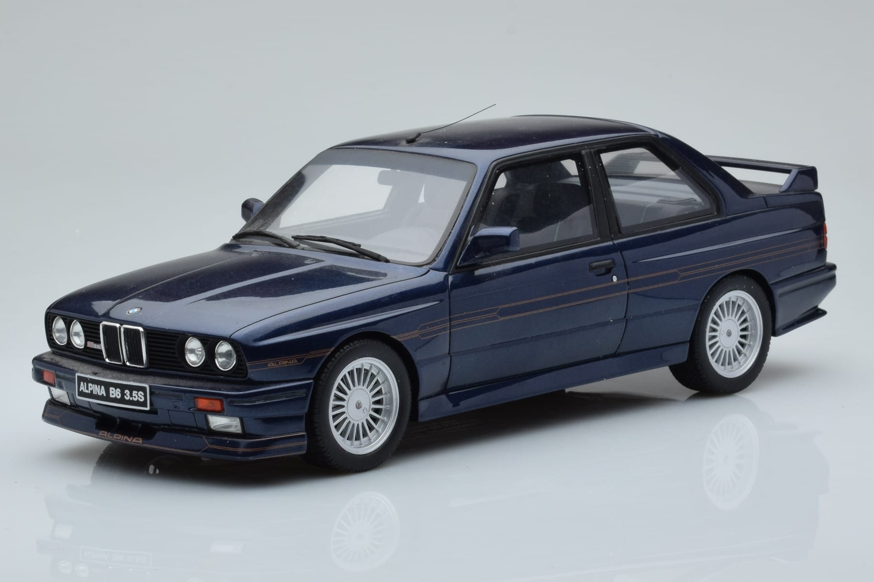 BMW Alpina B6 E30 3.5S Moder Otto 1:18 OT141 Smola