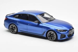 BMW i4 M50 G26 Moder Otto 1:18 OT453 Smola – slika 4 od 6