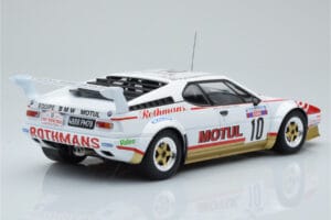 BMW M1 Motul #10 B. Darniche / A. Mahe Rally Tour de Corse 1982 IXO 1:18 18RMC114 Kovina – slika 2 od 6