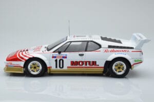 BMW M1 Motul #10 B. Darniche / A. Mahe Rally Tour de Corse 1982 IXO 1:18 18RMC114 Kovina – slika 3 od 6