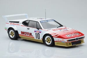 BMW M1 Motul #10 B. Darniche / A. Mahe Rally Tour de Corse 1982 IXO 1:18 18RMC114 Kovina – slika 4 od 6
