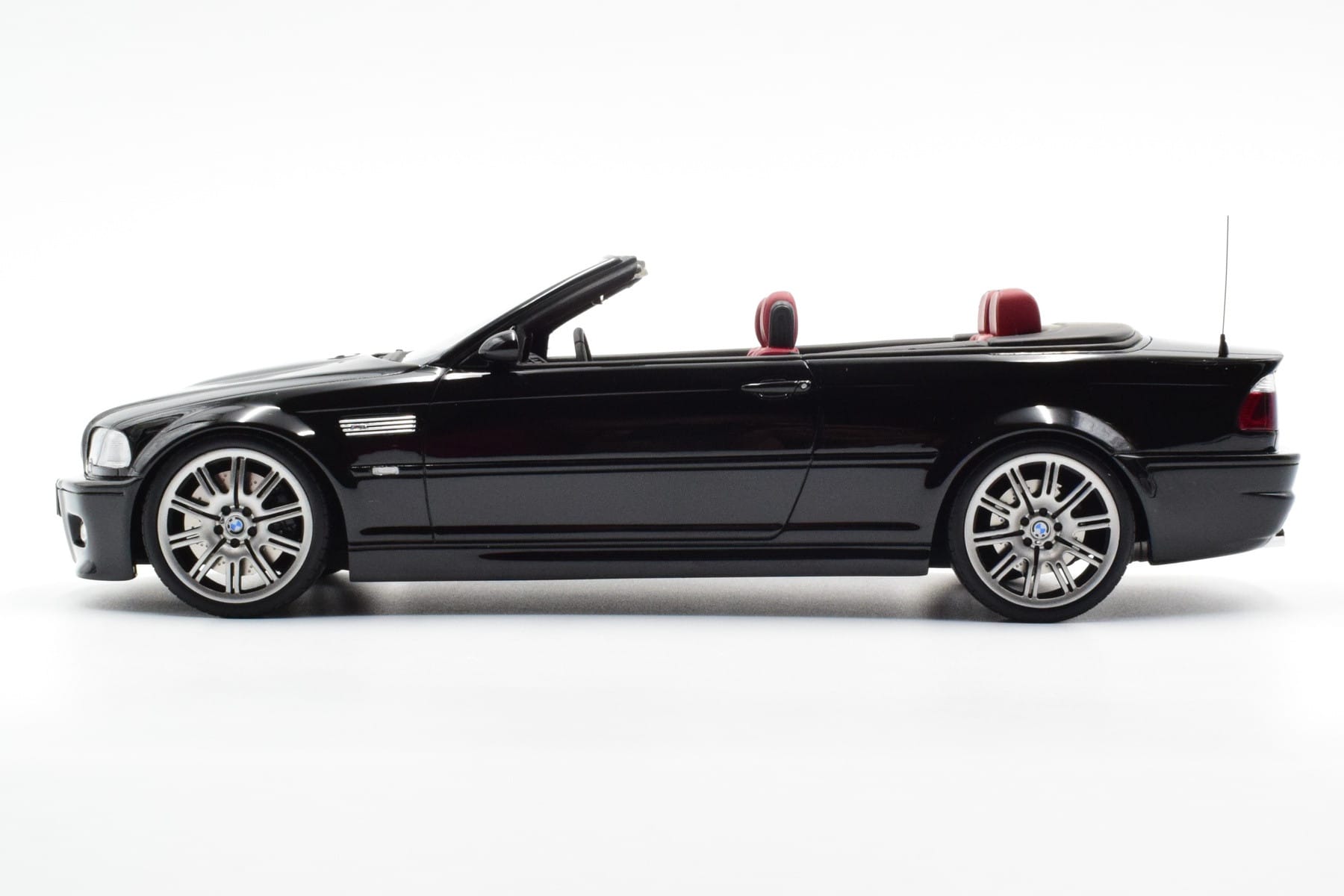 BMW M3 E46 Kabriolet Črn Otto 1:18 OT380 Smola – slika 3 od 9