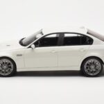 BMW M3 E90 Sedan Bel GT Spirit 1:18 - image 3 of 6
