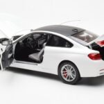 BMW M4 F82 Frozen Brilliant Bela Paragon 1:18 - image 5 of 8