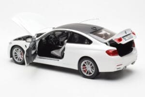 BMW M4 F82 Frozen Brilliant Bela Paragon 1:18 PA-97101 Kovina – slika 5 od 8