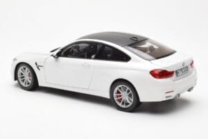BMW M4 F82 Frozen Brilliant Bela Paragon 1:18 PA-97101 Kovina – slika 7 od 8